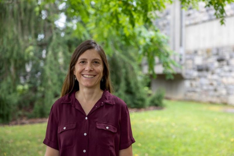 A Rare Hawaiian Bird’s History Guides Conservationist’s Research Today